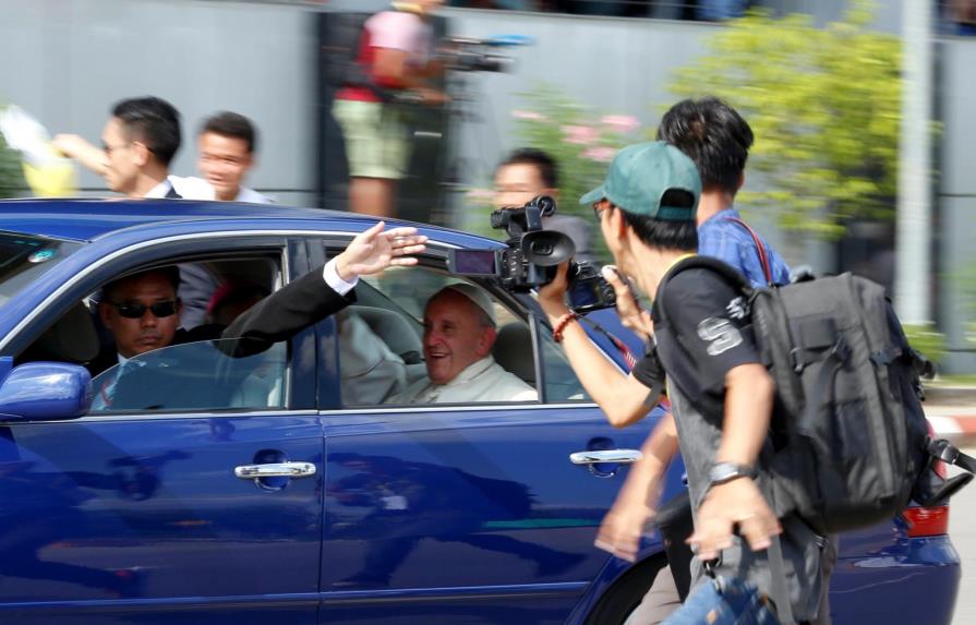 El papa se reúne hoy con Suu Kyi con el telón de fondo de los rohinyás