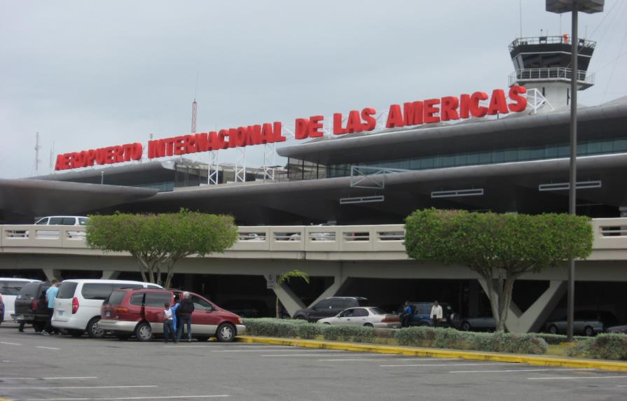 “Por comunista”, detienen puertorriqueña en el aeropuerto Las Américas