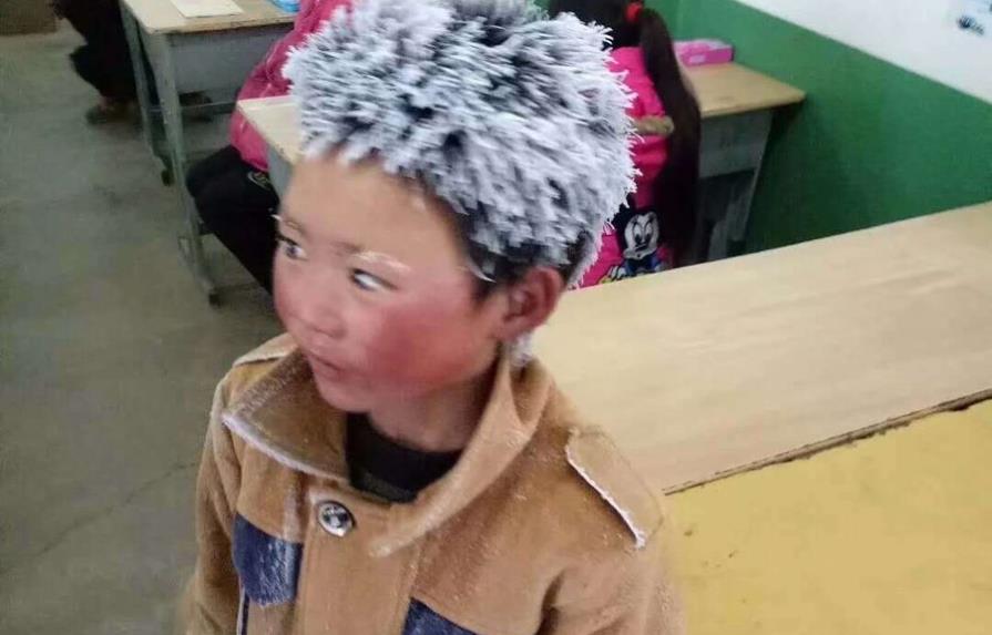 Niño chino llega a la escuela con el cabello congelado 