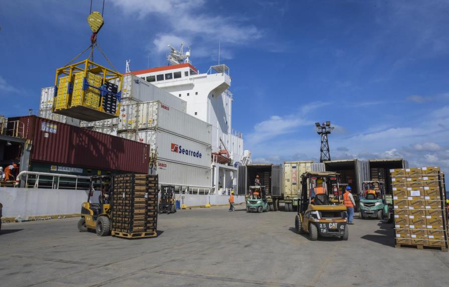 El deterioro y el desfase atracan en el puerto    de Manzanillo 