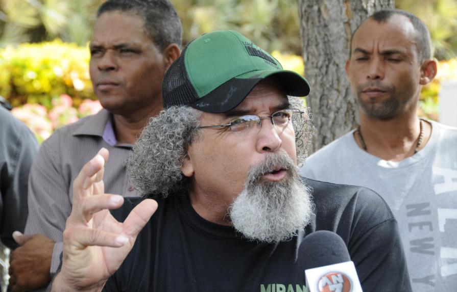 Ordenan traslado de Rogelio Cruz a Colombia; él dice que no se va