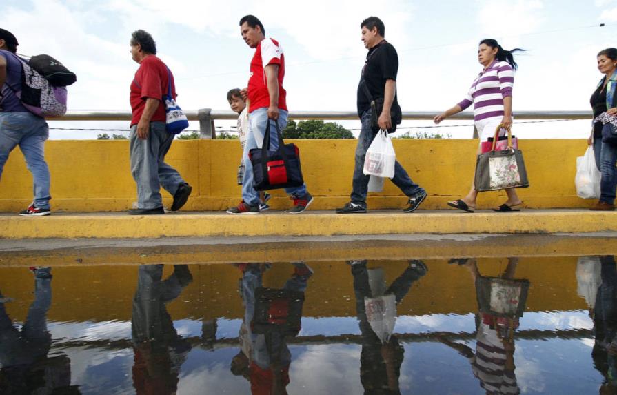 Venezolanos en Dominicana: arriesgarse por los papeles o vivir en el limbo
