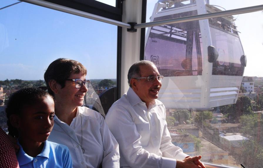 Danilo Medina: “Teleférico es una obra de conectividad”