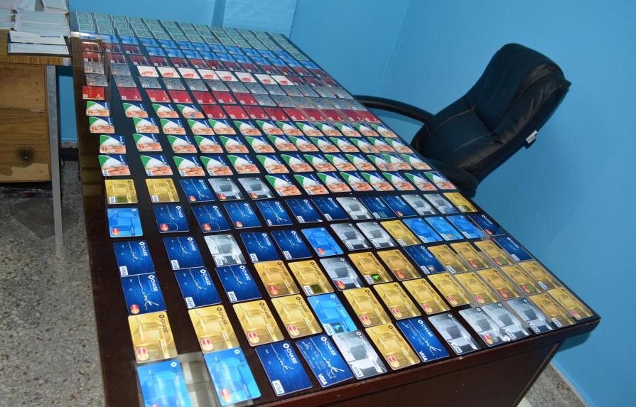 Policía desmantela laboratorio para clonar tarjetas de crédito