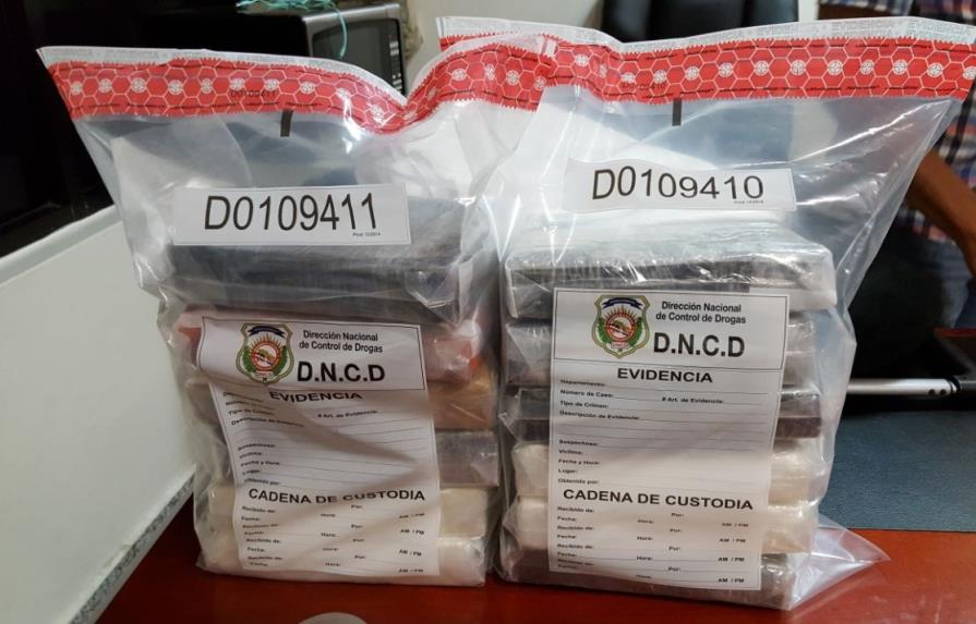 Apresan a dos viajeros en aeropuerto Las Américas con 23 paquetes de cocaína