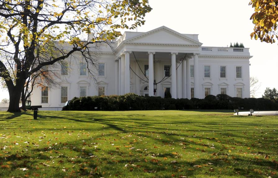 Hombre se hiere de un balazo frente a la Casa Blanca