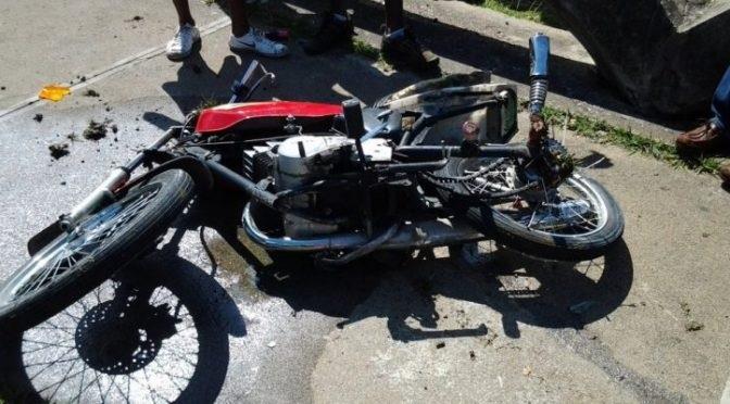 Dos muertos y un herido en accidente entre motocicletas en Villa Jaragua 