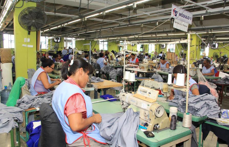 ADITEX advierte a Educación que peligran miles de empleos en sector textil por uniformes 