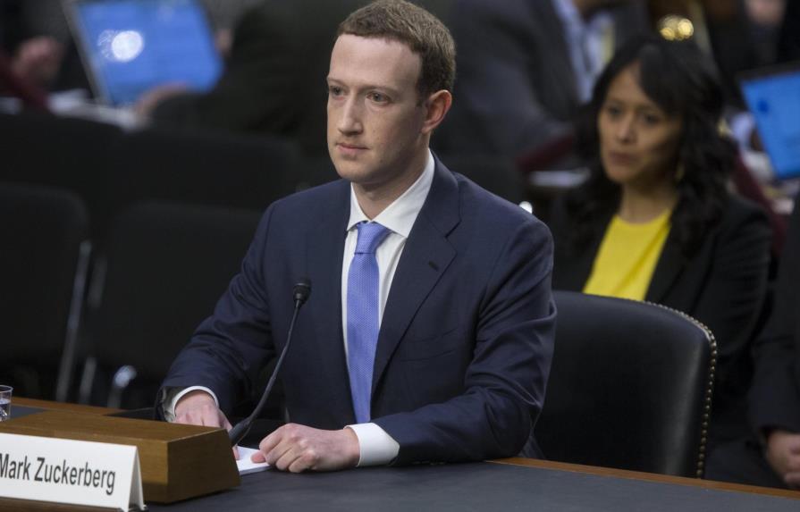 Zuckerberg asume ante el Senado de EE.UU. toda la culpa por la filtración 