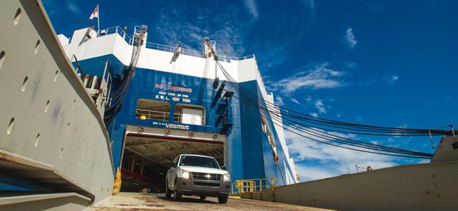 Dos agentes aduaneros encabezan la mafia de vehículos en Aduanas