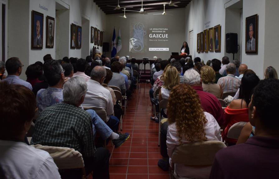 Domínguez resalta el valor arquitectónico de residencias y edificios de Gascue 
