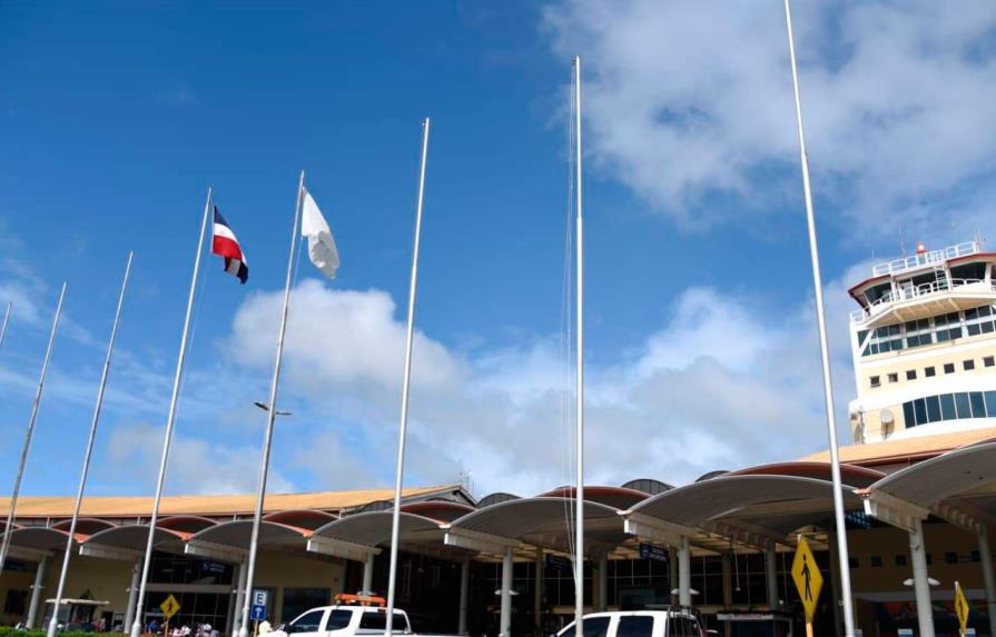 Hombre de falsa alarma en aeropuerto del Cibao es acusado por terrorismo y violencia de género