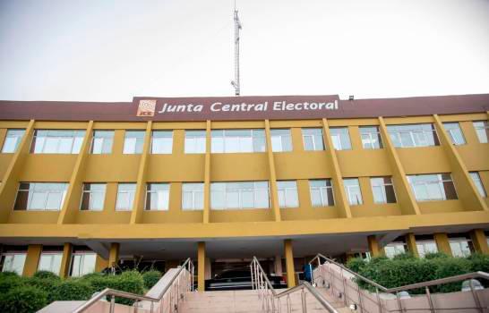 Junta Central Electoral dispone entregar cédulas a menores desde los 12 años