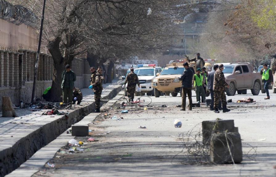 Al menos 50 muertos y 72 heridos por atentado en un salón de bodas de Kabul