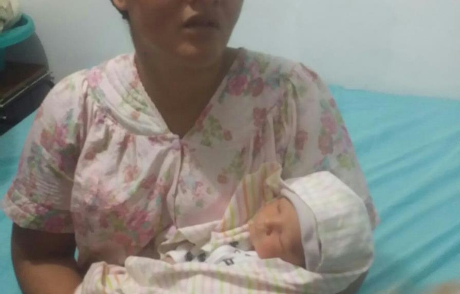 Condena de 5 años contra mujer que se robó recién nacida en hospital de Santiago en 2017