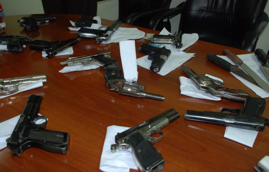 Policía Nacional ocupa ocho armas de fuego al apresar igual cantidad de personas 