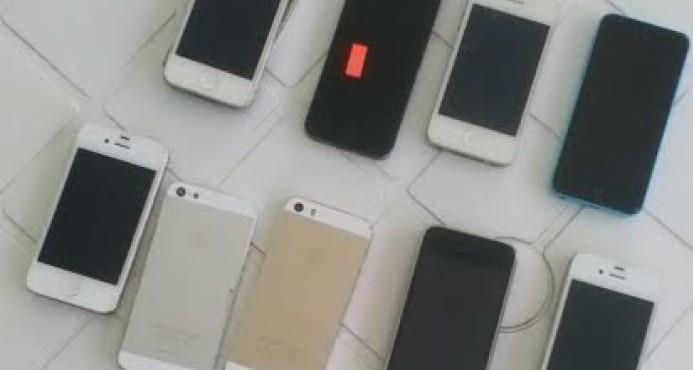 Autoridades allanan 39 tiendas de ventas de celulares “macos” en Plaza Central