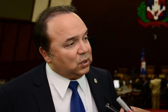 Vinicio Castillo sugiere a Danilo Medina a hacer “visitas sorpresa” en supermercados y colmados
