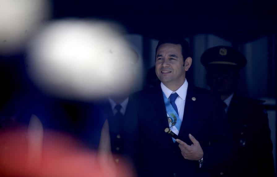 Presidente de Guatemala donará el 60 % de su salario a educación y cultura