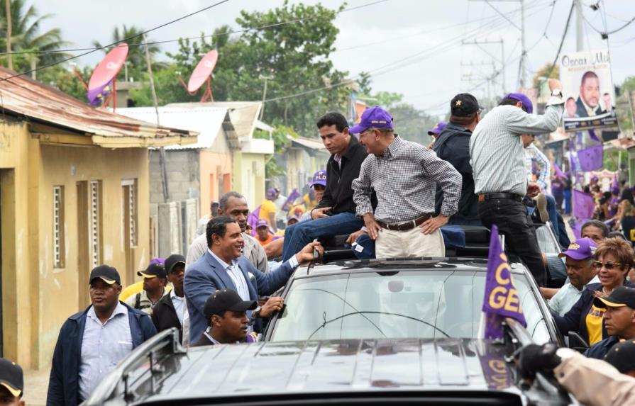 Sammy Sosa acompaña a Danilo Medina en un recorrido por San Pedro de Macorís