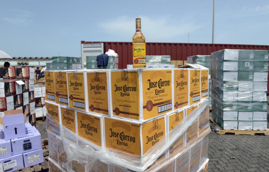 Aduanas se incauta de contrabando de bebidas y cigarrillos valorado en RD$152 millones