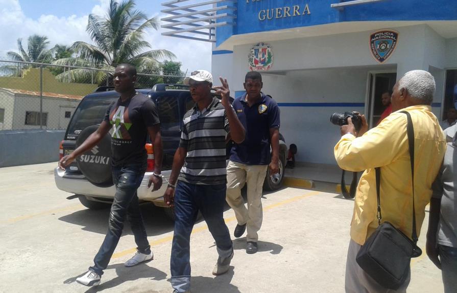 Policía apresa a dos acusados de dejar a Boca Chica sin agua potable