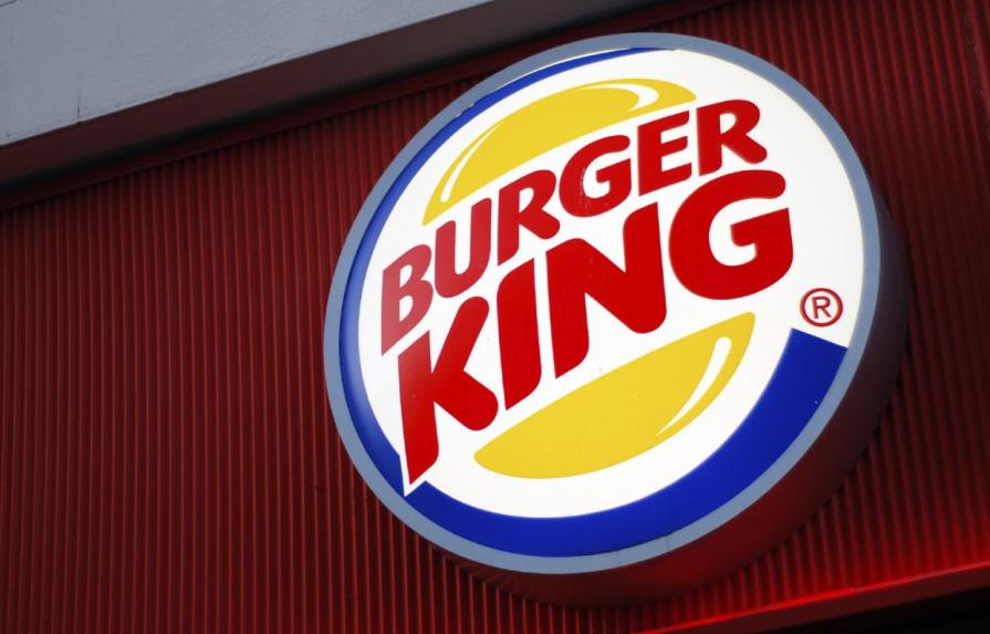 Hombre armado libera a dos de 4 rehenes en Burger King de EE.UU.