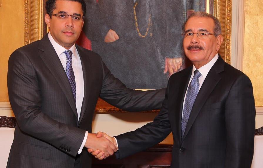 Danilo Medina y David Collado se reúnen en el Palacio Nacional