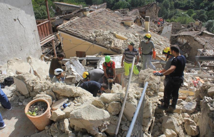 Suben a 267 los muertos por el devastador terremoto del centro de Italia