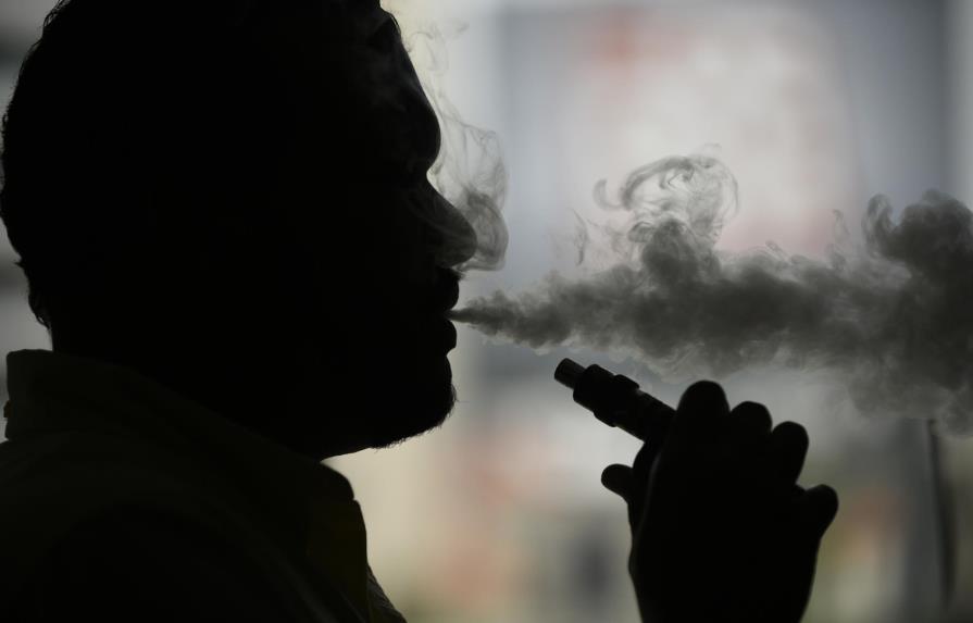Cigarrillo electrónico: cuando “fumar” un vapor se enfrenta a la regulación