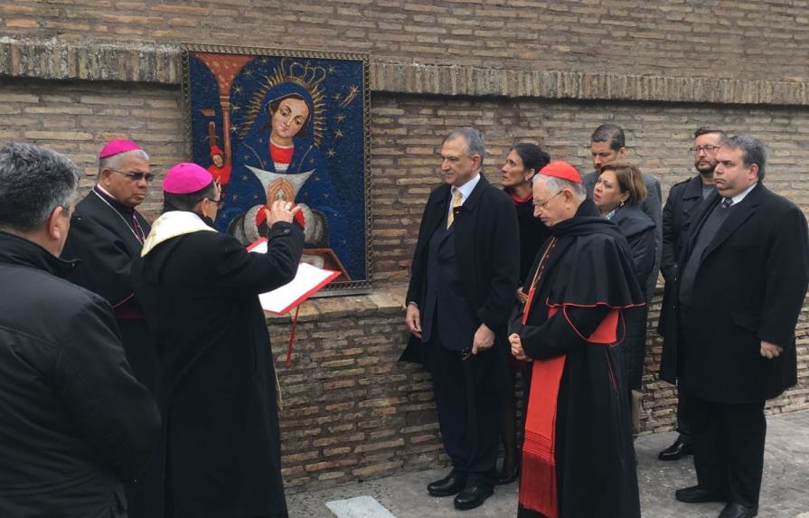 Bendicen cuadro con la imagen de la Virgen de la Altagracia en el Vaticano 