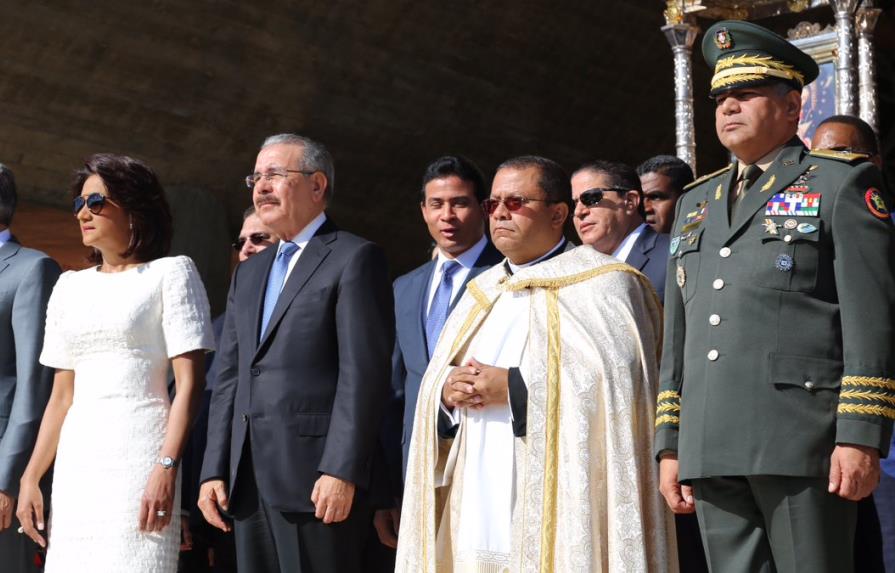 Danilo Medina pide a la Virgen de la Altagracia “nos guíe siempre” 