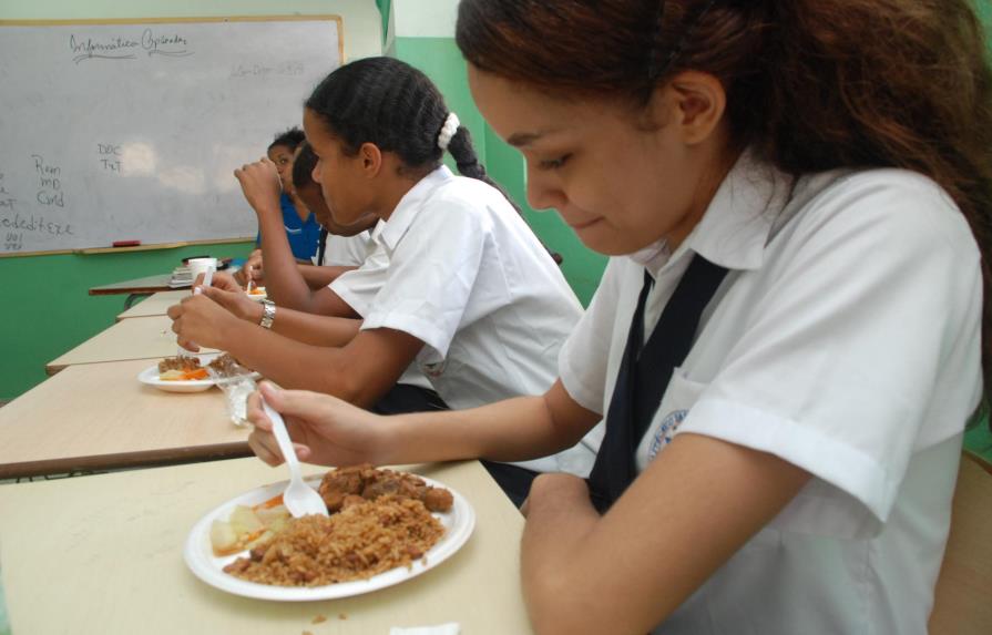 Escuelas con jornada extendida recortan horario de clases por falta del almuerzo 