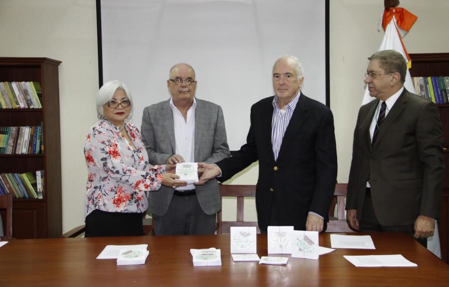 Academia Dominicana de la Historia dona al Archivo General colección rescatada en EE.UU.