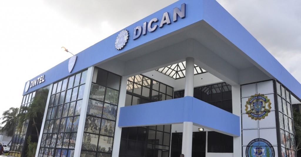 DICAN ocupa 25 paquetes de cocaína en La Romana