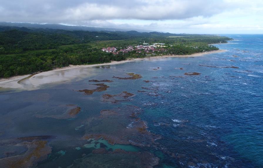 La razón del retiro del mar en Las Terrenas y otras playas dominicanas