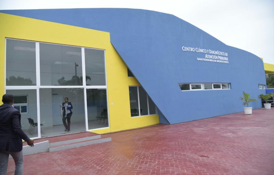 Presidente Medina entrega centro de salud y una escuela en Montecristi