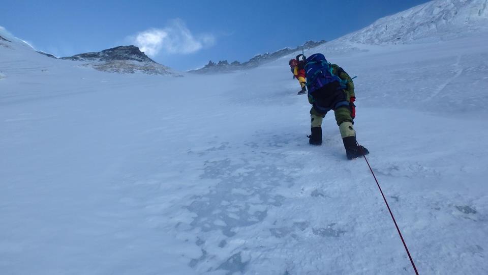 El dominicano Karim Mella corona por segunda vez el Monte Everest