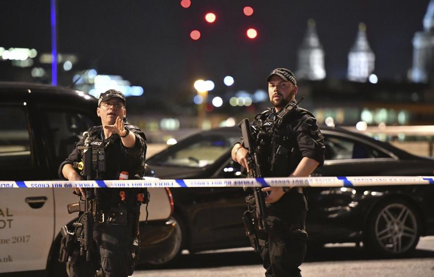 Policías abaten a tiros a tres terroristas en Londres
