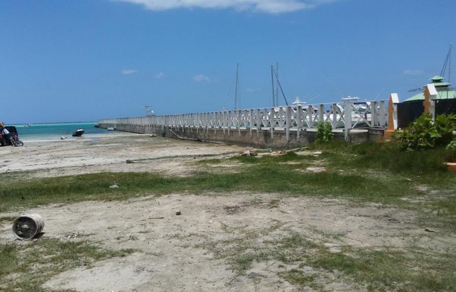  Boca Chica se convierte en playa de aguas muertas por la contaminación