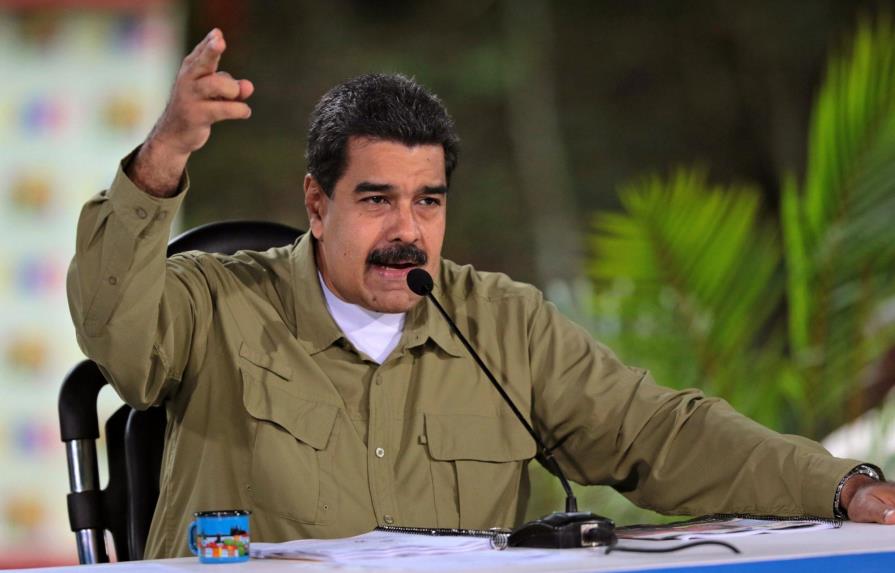 Dos muertos, un herido y diez detenidos deja asalto a cuartel, dice Maduro