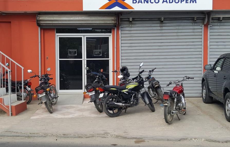 Un vigilante herido en atraco a sucursal bancaria en Santo Domingo Este