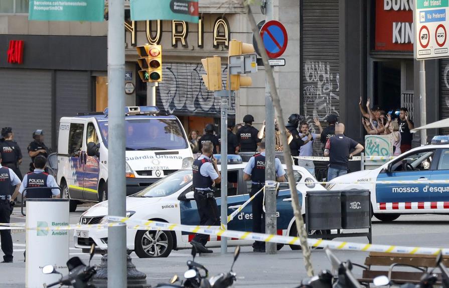 Policía catalana abate a cuatro presuntos terroristas en un tiroteo en Cambrils