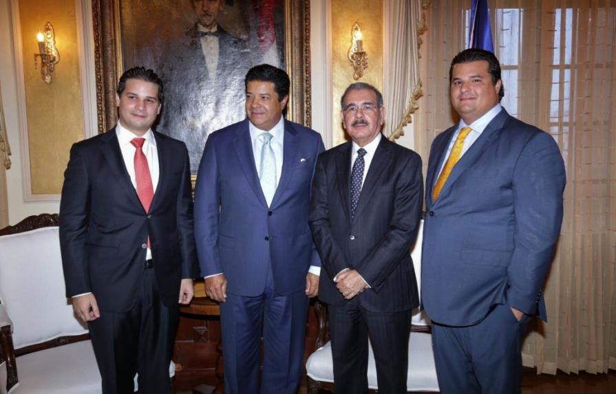 Presidente Medina recibe a Frank Jorge Elías y sus hijos