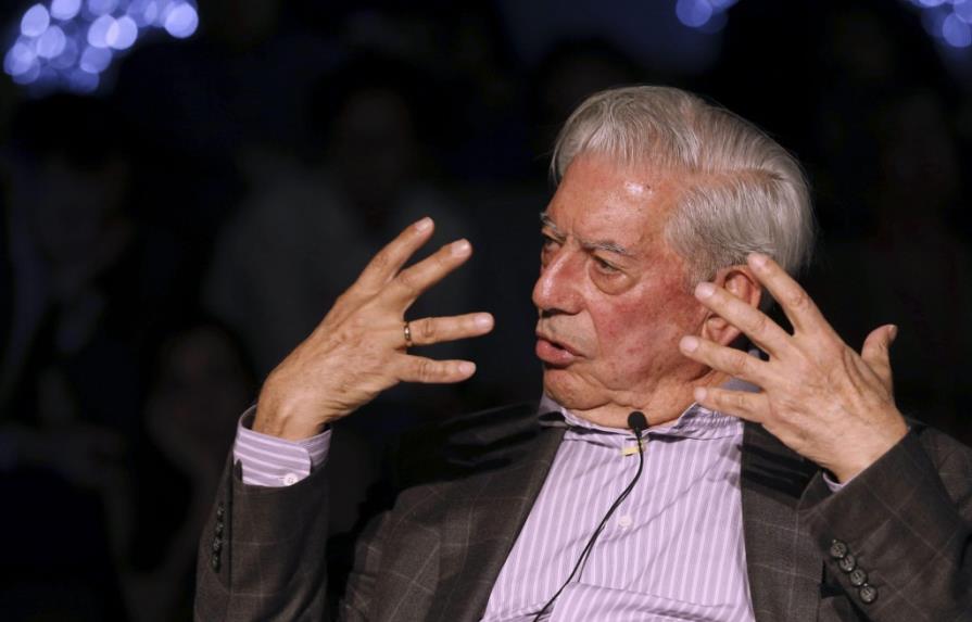 Vargas Llosa alerta del peligro de la desaparición de los libros físicos